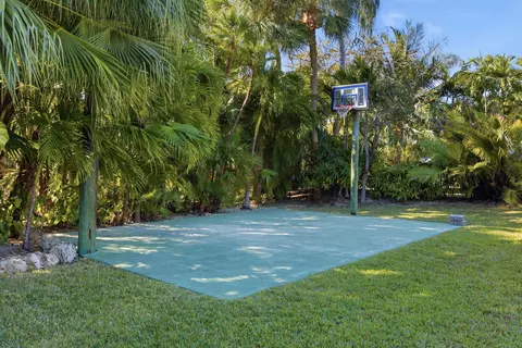 Exterior - 17249 E Bonefish Ln, Sugarloaf Key, FL 33042 photo 5 of 36