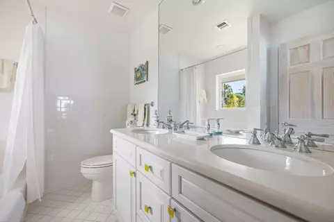 Bath - 17249 E Bonefish Ln, Sugarloaf Key, FL 33042 photo 1 of 4