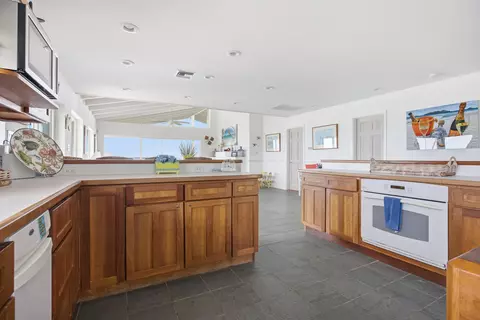 Kitchen - 17249 E Bonefish Ln, Sugarloaf Key, FL 33042 photo 3 of 4