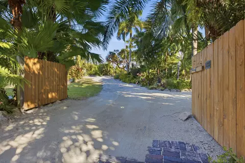 Exterior - 17249 E Bonefish Ln, Sugarloaf Key, FL 33042 photo 2 of 36