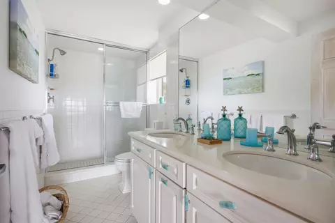 Bath - 17249 E Bonefish Ln, Sugarloaf Key, FL 33042 photo 3 of 4