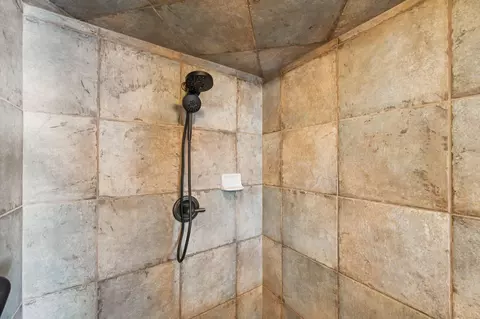 Bath - 709 Blackmoor Gate Ln, Other, FL 32619 photo 4 of 4