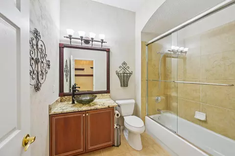 Bath - 709 Blackmoor Gate Ln, Other, FL 32619 photo 1 of 4
