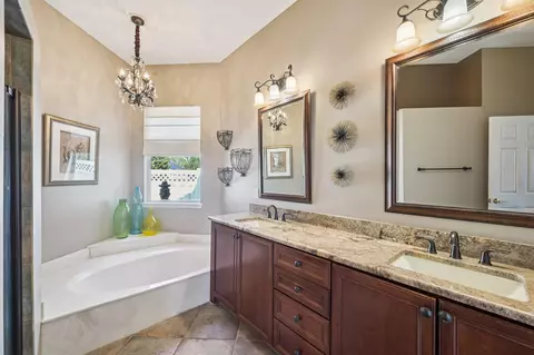 Bath - 709 Blackmoor Gate Ln, Other, FL 32619 photo 3 of 4