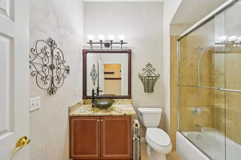 Bath - 709 Blackmoor Gate Ln, Other, FL 32619 photo 2 of 4