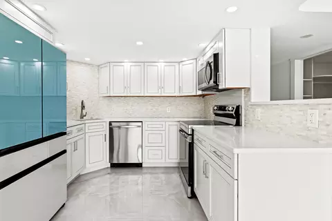Kitchen - 2000 Coco Plum Dr #201, Marathon, FL 33050 photo 1 of 2