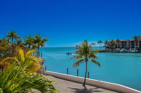 2000 Coco Plum Dr #201, Marathon, FL 33050