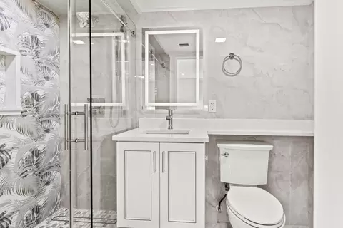 Bath - 2000 Coco Plum Dr #201, Marathon, FL 33050 photo 2 of 3
