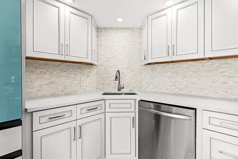 Kitchen - 2000 Coco Plum Dr #201, Marathon, FL 33050 photo 2 of 2