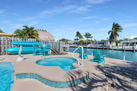230 11th St, Marathon, FL 33050