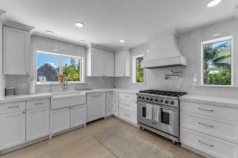 Kitchen - Undisclosed, Key Largo, FL 33037 photo 4 of 6