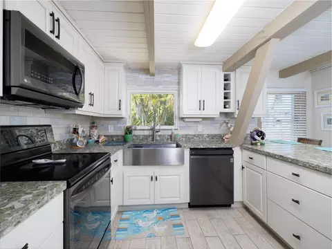 29073 Iris Dr, Big Pine Key, FL 33043 photo 10