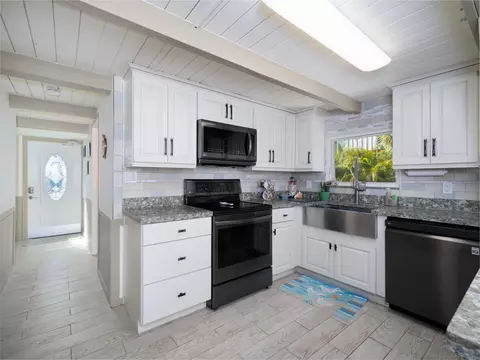 29073 Iris Dr, Big Pine Key, FL 33043 photo 9