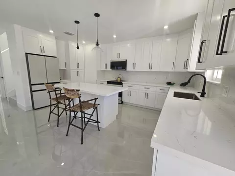 Kitchen - 2 Buttonwood Dr, Key Largo, FL 33037 photo 2 of 4