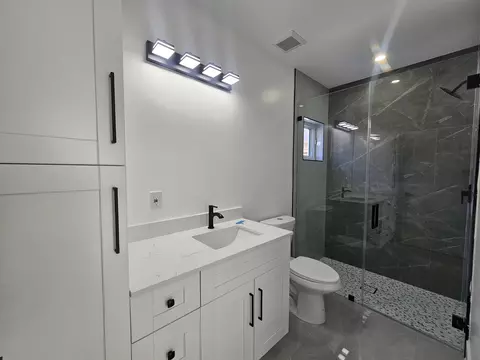 Bath - 2 Buttonwood Dr, Key Largo, FL 33037 photo 1 of 3