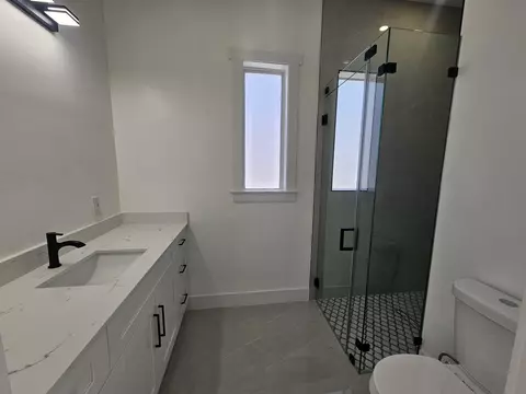 Bath - 2 Buttonwood Dr, Key Largo, FL 33037 photo 3 of 3