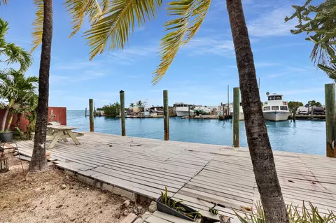 Exterior - 206 12th Street Gulf St, Marathon, FL 33050 photo 2 of 3