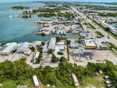 View/Area - 206 12th Street Gulf St, Marathon, FL 33050 photo 3 of 9