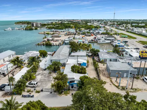 View/Area - 206 12th Street Gulf St, Marathon, FL 33050 photo 7 of 9