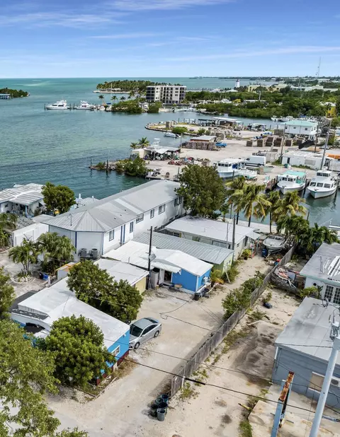 View/Area - 206 12th Street Gulf St, Marathon, FL 33050 photo 6 of 9