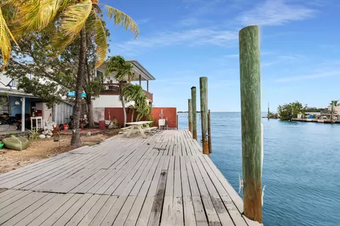 Exterior - 206 12th Street Gulf St, Marathon, FL 33050 photo 1 of 3