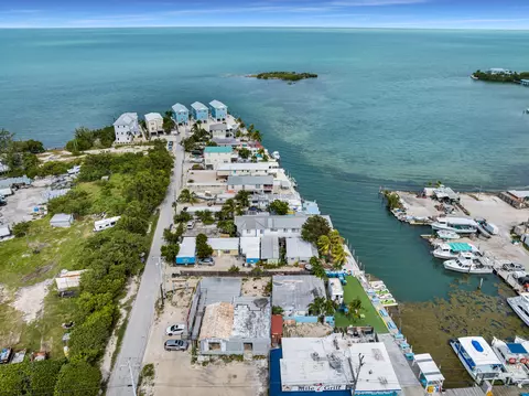 View/Area - 206 12th Street Gulf St, Marathon, FL 33050 photo 2 of 9