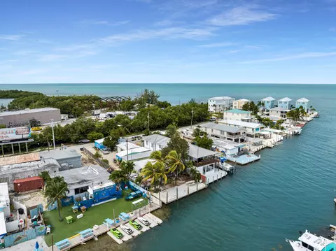 View/Area - 206 12th Street Gulf St, Marathon, FL 33050 photo 8 of 9