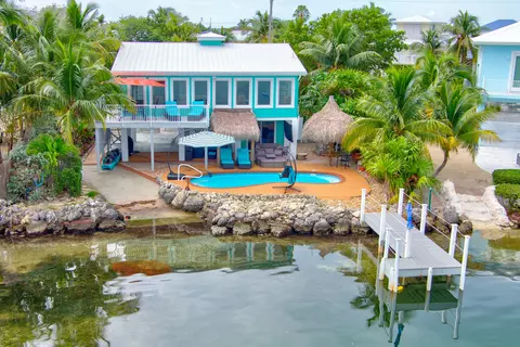 831 W Indies Dr, Ramrod Key, FL 33042