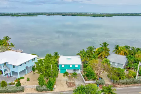 831 W Indies Dr, Ramrod Key, FL 33042