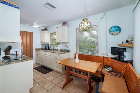 Kitchen - 29183 Cedar Dr, Big Pine Key, FL 33043 photo 1 of 4