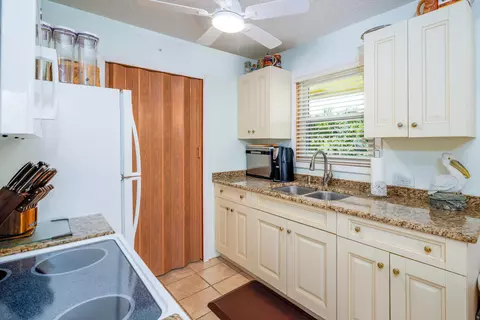 Kitchen - 29183 Cedar Dr, Big Pine Key, FL 33043 photo 2 of 4