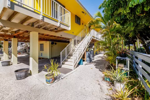 Exterior - 29183 Cedar Dr, Big Pine Key, FL 33043 photo 4 of 12