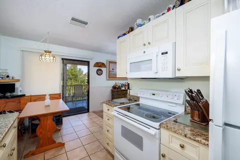 Kitchen - 29183 Cedar Dr, Big Pine Key, FL 33043 photo 4 of 4