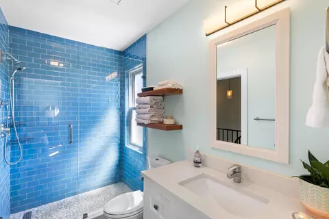 Bath - 617 Fleming St #4, Key West, FL 33040 photo 3 of 5