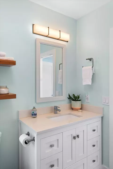 Bath - 617 Fleming St #4, Key West, FL 33040 photo 5 of 5