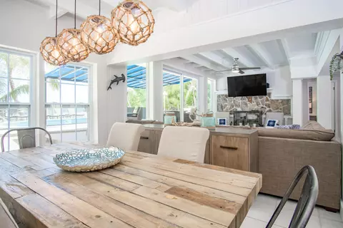 Dining - 901 46th St, Marathon, FL 33050 photo 1 of 7