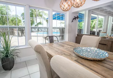 Dining - 901 46th St, Marathon, FL 33050 photo 3 of 7