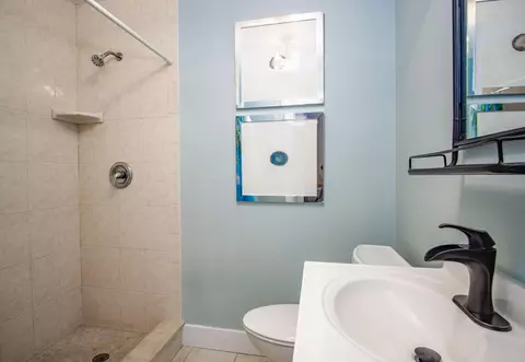 Bath - 901 46th St, Marathon, FL 33050 photo 2 of 4