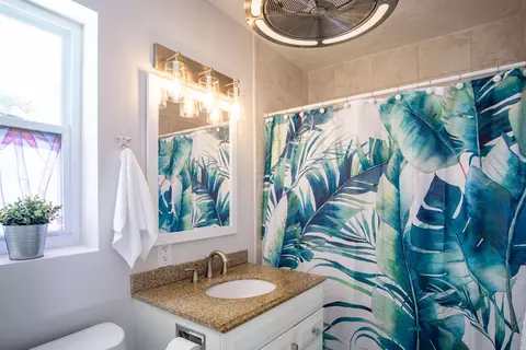 Bath - 901 46th St, Marathon, FL 33050 photo 3 of 4