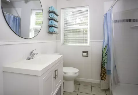 Bath - 901 46th St, Marathon, FL 33050 photo 4 of 4