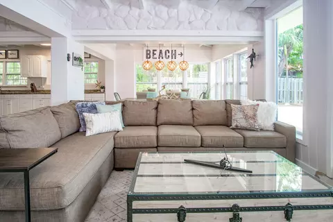 Living - 901 46th St, Marathon, FL 33050 photo 9 of 12