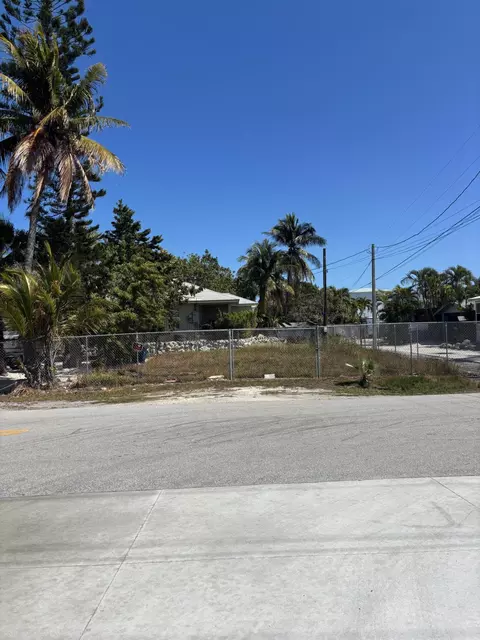 319 Tuskegee St, Marathon, FL 33050