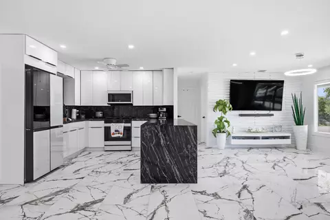 19267 Hansen Trl, Sugarloaf, FL 33042