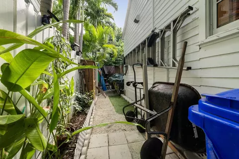 Exterior - 1211 Knowles Ln, Key West, FL 33040 photo 11 of 13