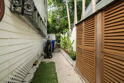 Exterior - 1211 Knowles Ln, Key West, FL 33040 photo 10 of 13