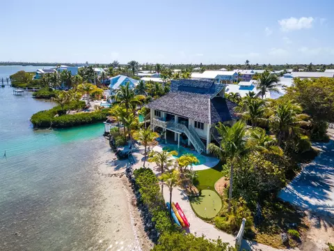 493 Coral Ave, Ramrod Key, FL 33042
