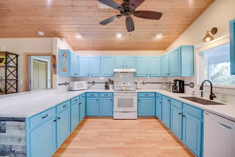 Kitchen - 216 Newfound Blvd, Big Pine Key, FL 33043 photo 1 of 3