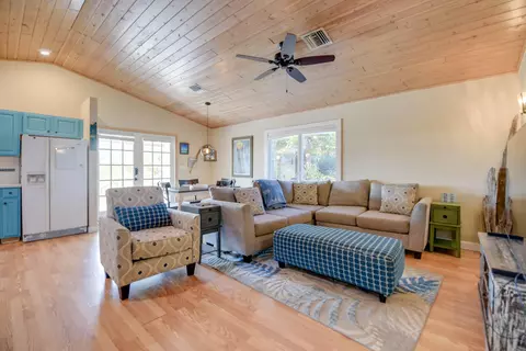 Living - 216 Newfound Blvd, Big Pine Key, FL 33043 photo 2 of 3