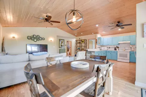 Dining - 216 Newfound Blvd, Big Pine Key, FL 33043 photo 1 of 1