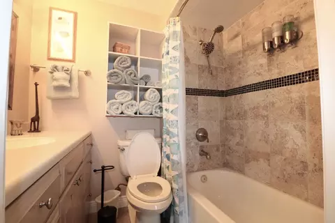 Bath - Undisclosed, Marathon, FL 33050 photo 4 of 4